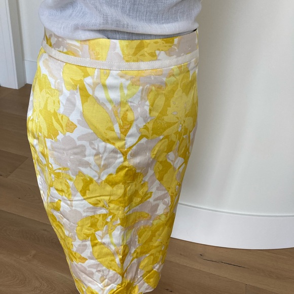 Banana Republic Sz 4 Pencil Skirt - Picture 2 of 11